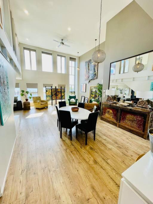 Stunning New York Loft Gallery Крайстчёрч Экстерьер фото